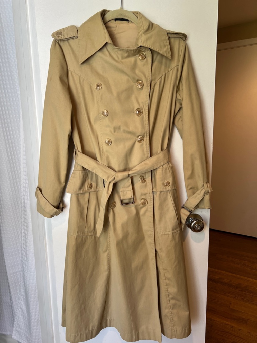 Classic Women's Trench Coat - Beige